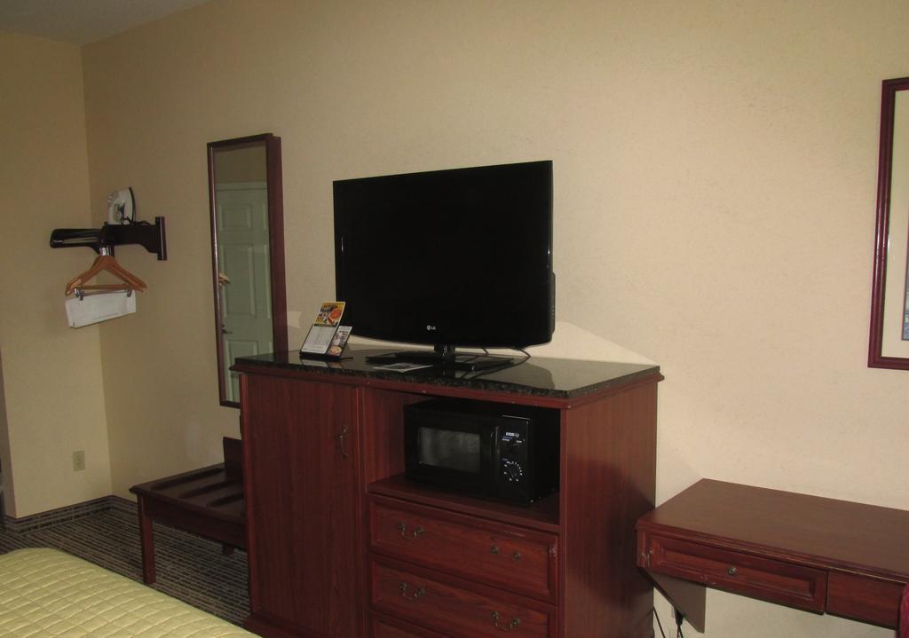 Baymont By Wyndham Lafayette Airport Hotel Ruang foto