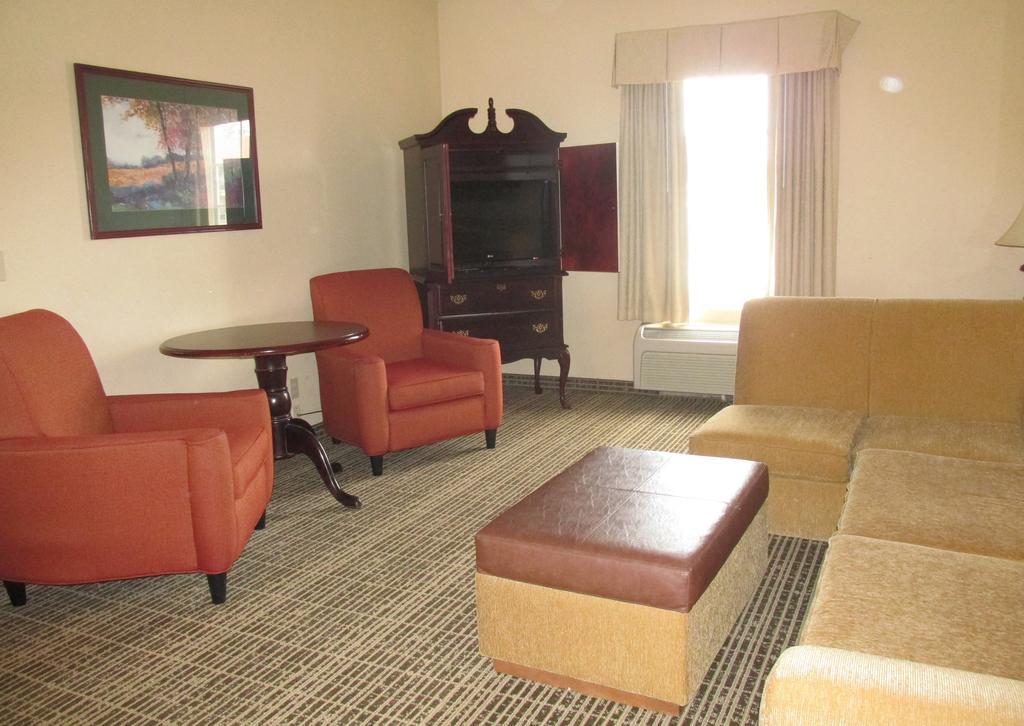 Baymont By Wyndham Lafayette Airport Hotel Bagian luar foto
