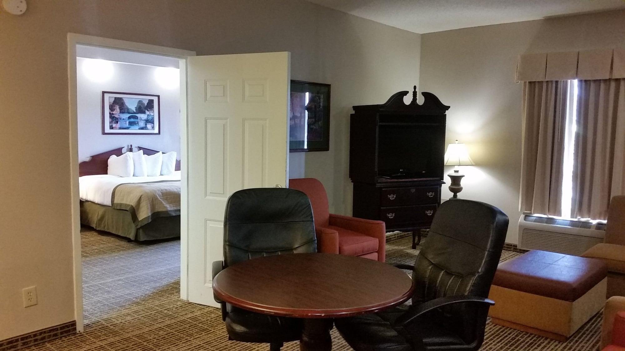 Baymont By Wyndham Lafayette Airport Hotel Bagian luar foto