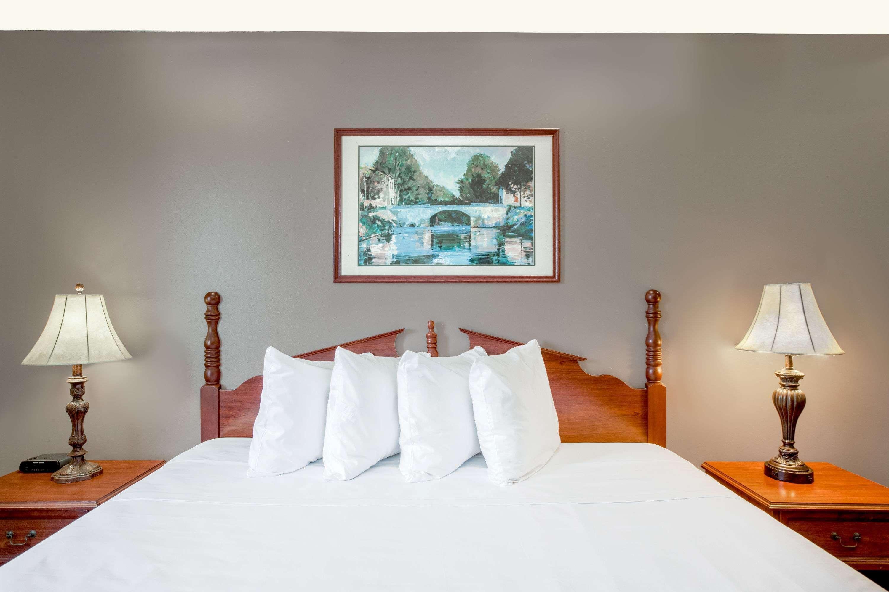 Baymont By Wyndham Lafayette Airport Hotel Bagian luar foto