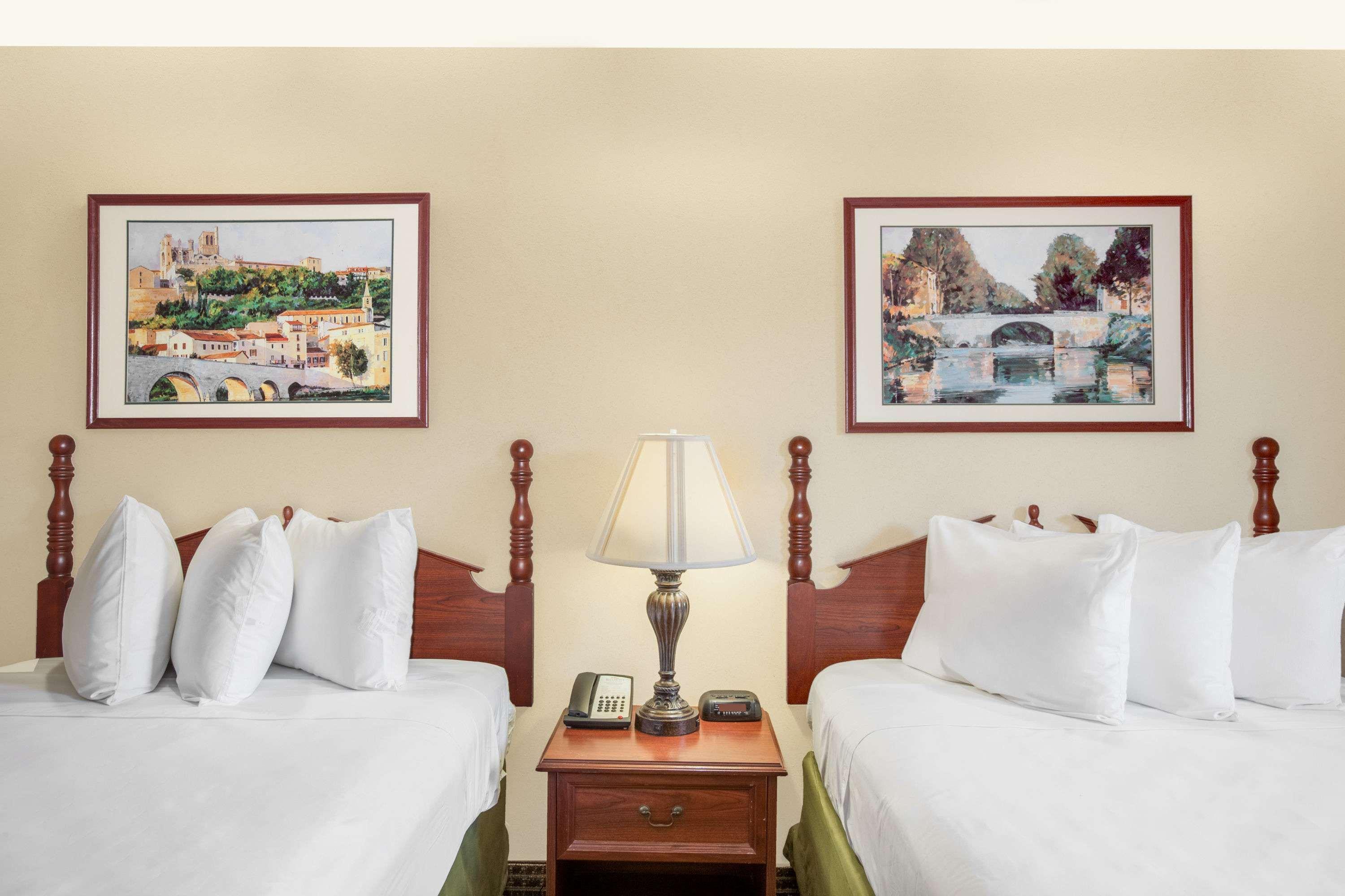 Baymont By Wyndham Lafayette Airport Hotel Bagian luar foto