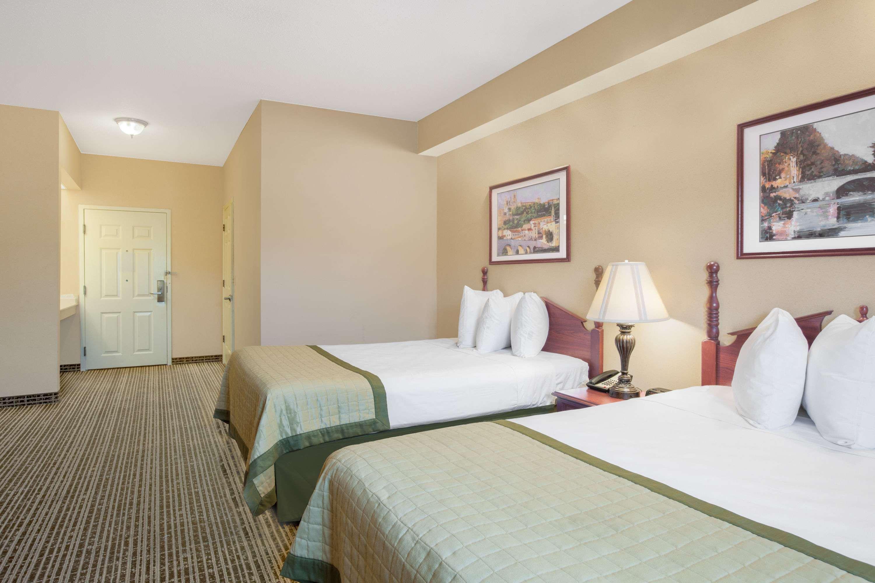 Baymont By Wyndham Lafayette Airport Hotel Bagian luar foto