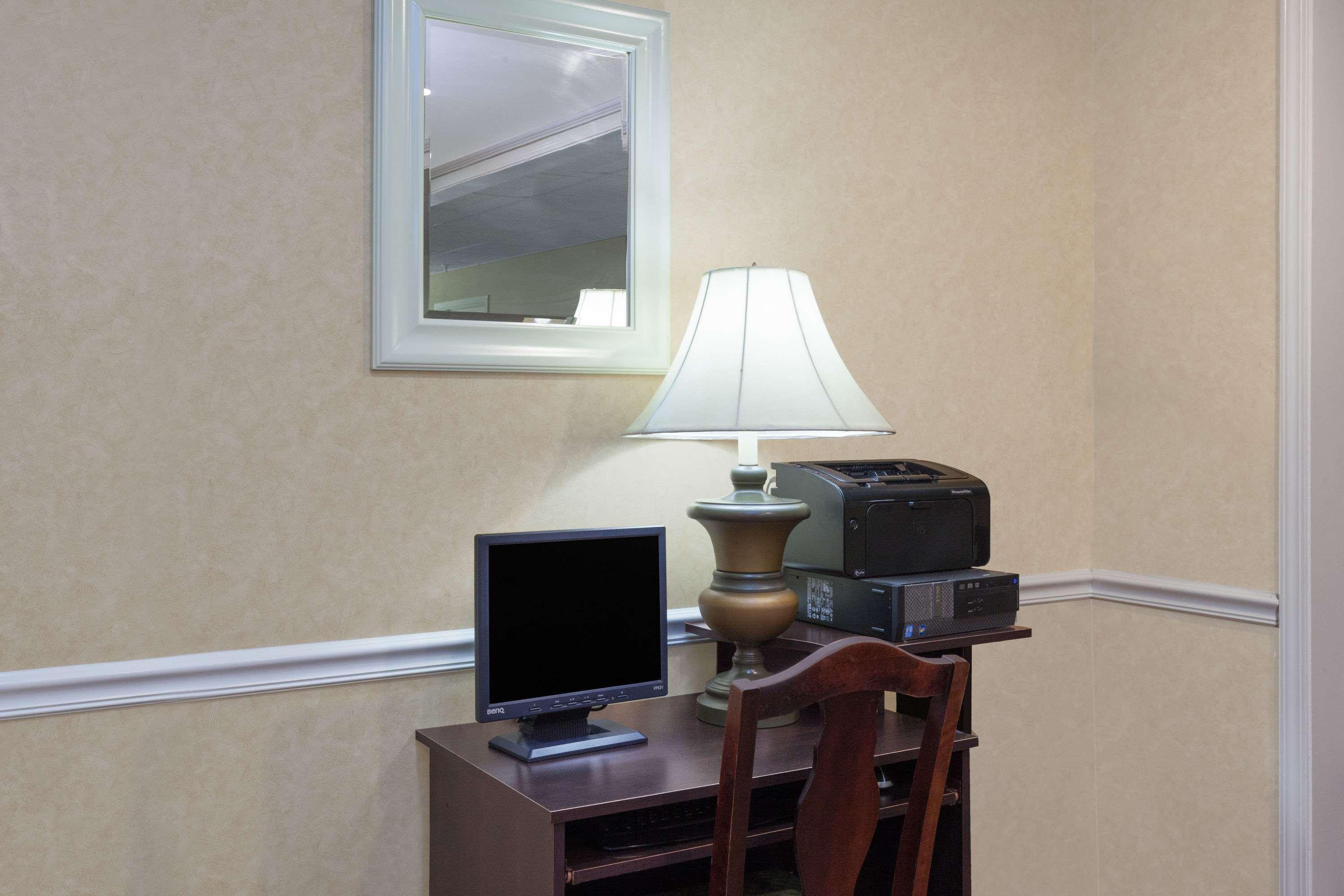 Baymont By Wyndham Lafayette Airport Hotel Bagian luar foto