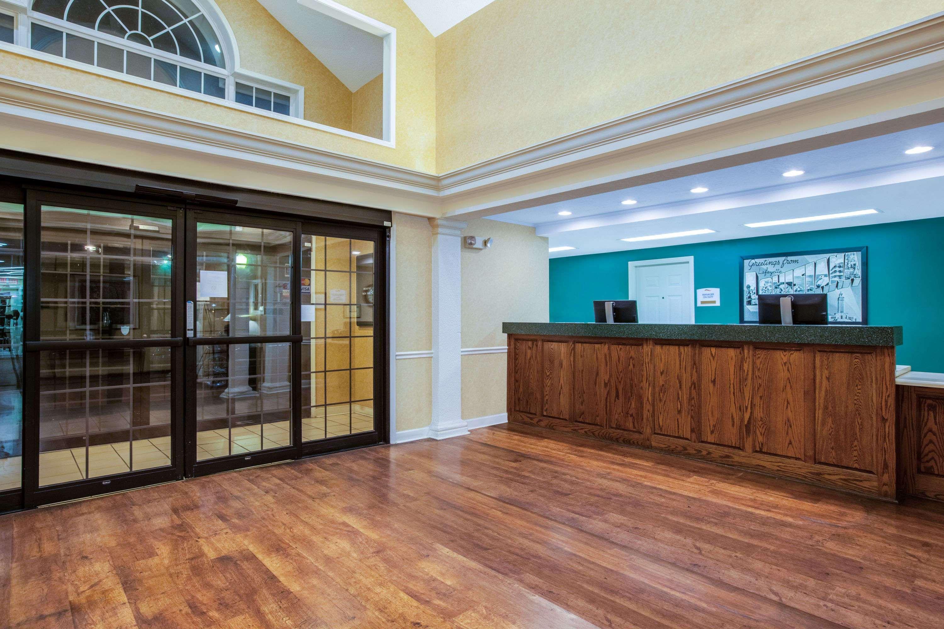 Baymont By Wyndham Lafayette Airport Hotel Bagian luar foto