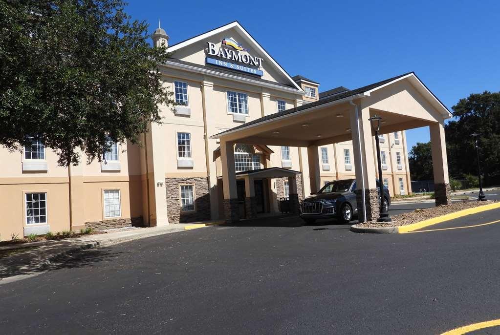 Baymont By Wyndham Lafayette Airport Hotel Bagian luar foto