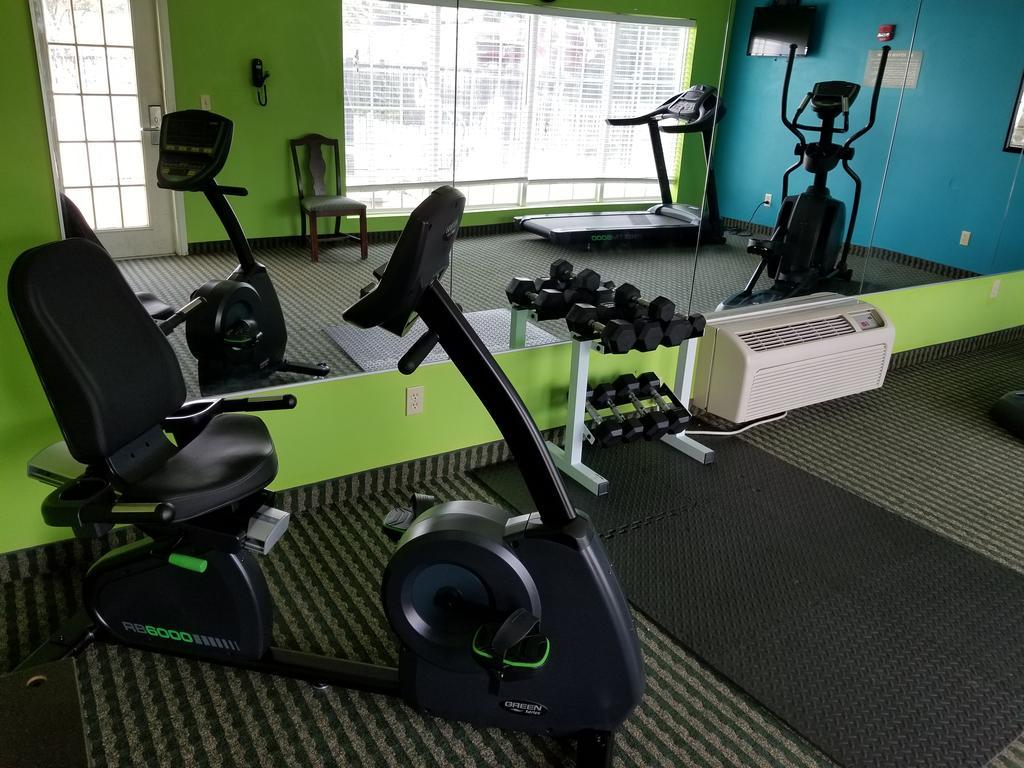 Baymont By Wyndham Lafayette Airport Hotel Bagian luar foto