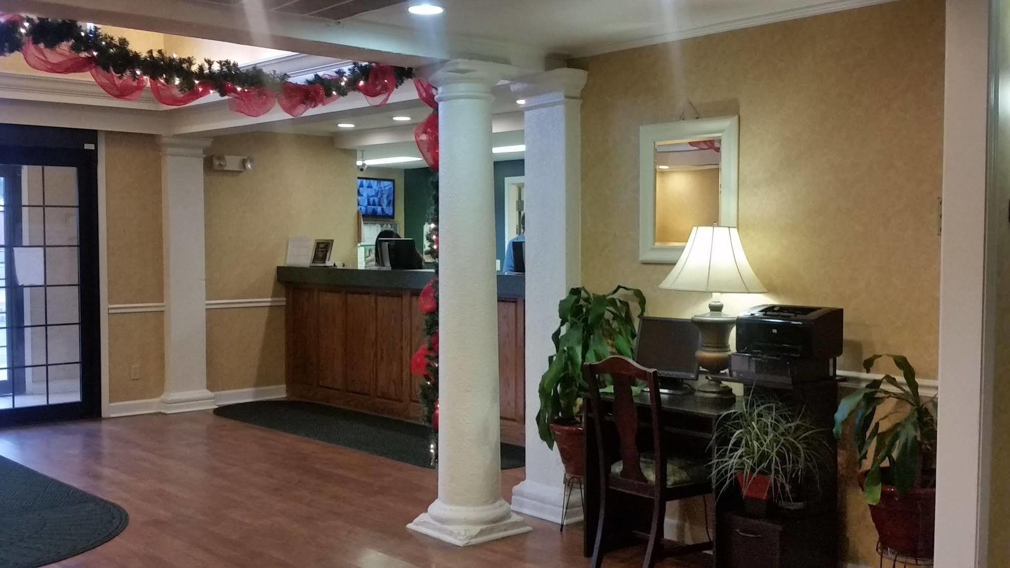 Baymont By Wyndham Lafayette Airport Hotel Bagian luar foto