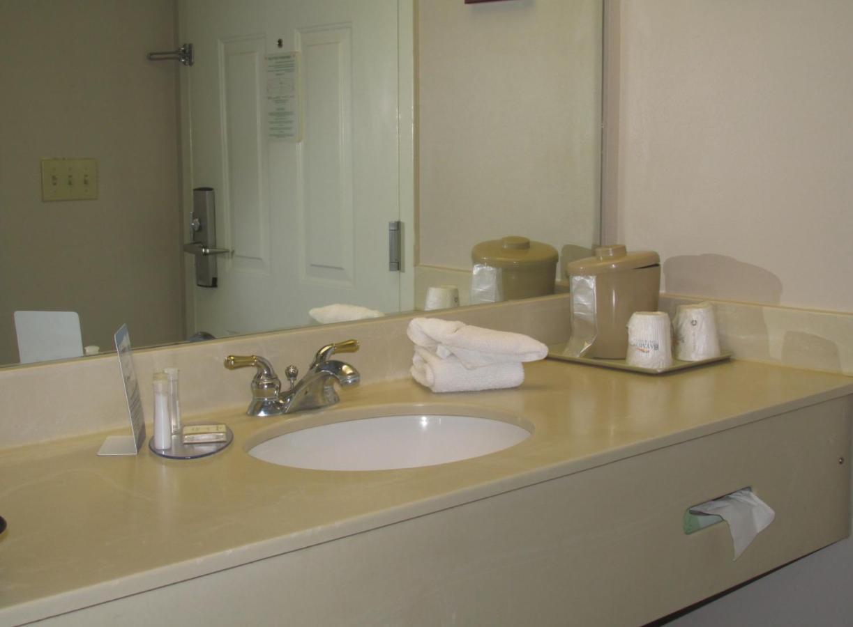 Baymont By Wyndham Lafayette Airport Hotel Bagian luar foto